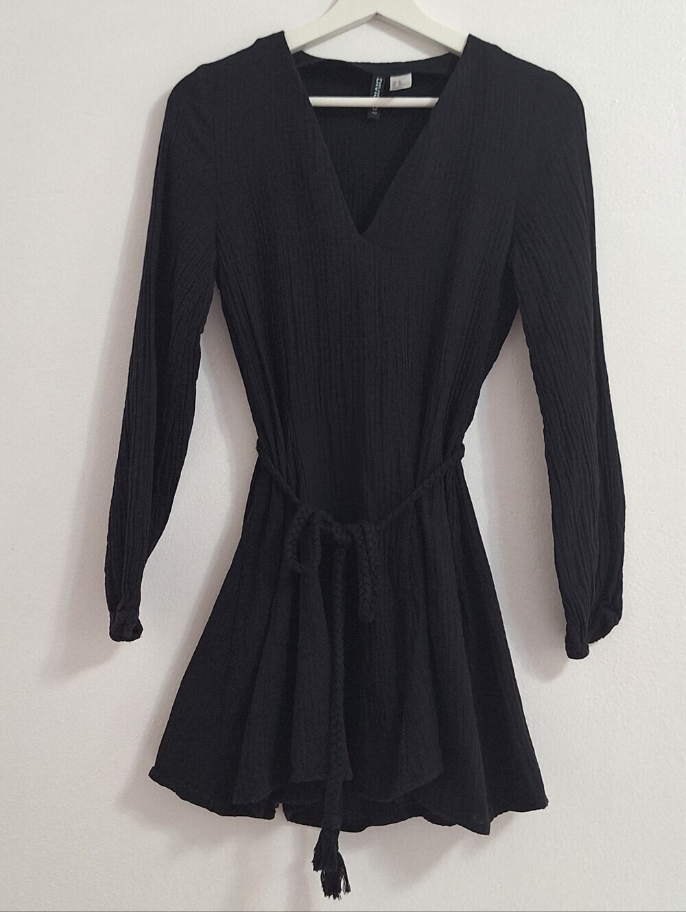 Divided Black Long-Sleeve V-Neck Tie-Waist Mini Dress